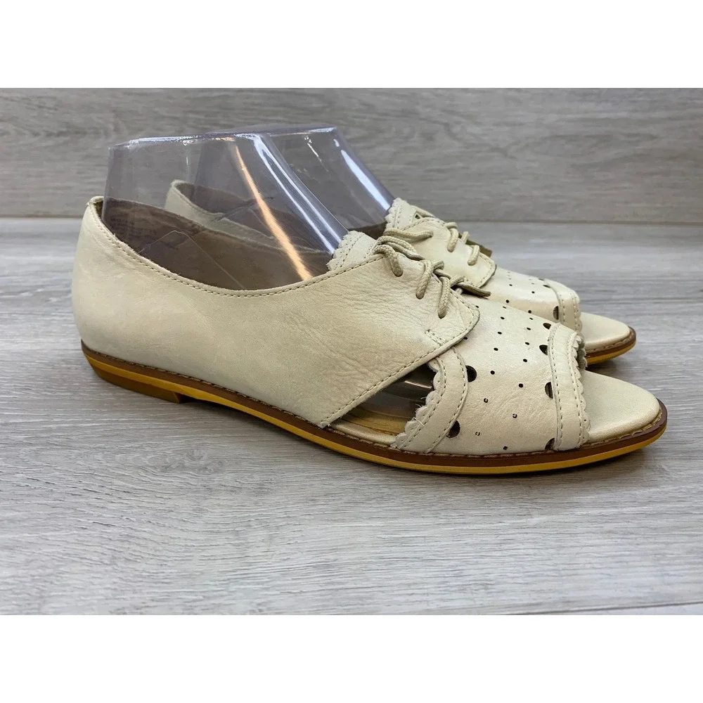 Latigo Women's Sandals Mikey Cream Leather Perforated Lace Up Open Toe Flat  8.5